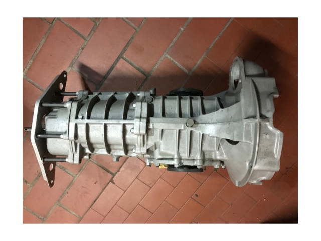 915 gearbox for mid-engine vehicles with Porsche 911 engine