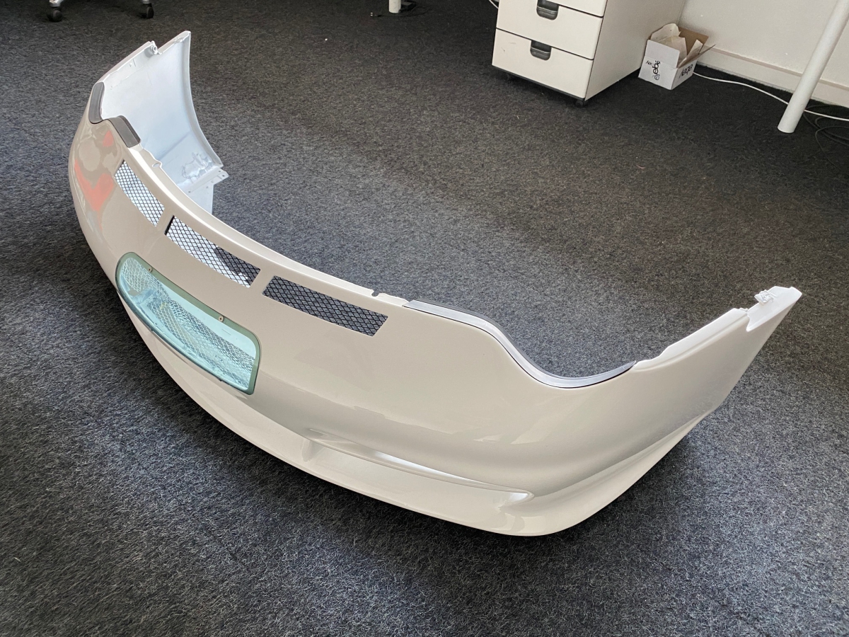 996 GT3 Cup 2 front bumper painted with glass for 24 hour racing